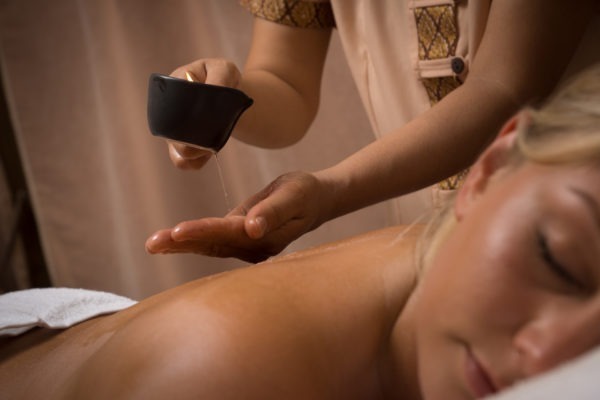 Aroma candle massage Aroma candle massage